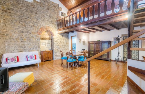 Oltrarno Apartment | WiFi| Street Parking| Bus 2 min| Medici in Podestà