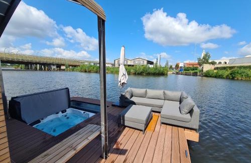 's-Hertogenbosch House | Wikkelboats @ Tramkade Den Bosch