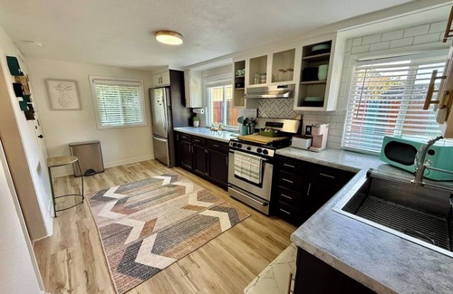 Poplar Grove House | Wild Bird Grove-Near Downtown SLC