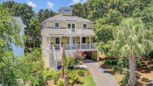 Pelican Bay House | Wild Dunes Gem Walk to Beach Pool Screened Porch Lounging