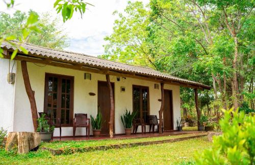 Habarana Bed & Breakfast | Wild Hut Habarana