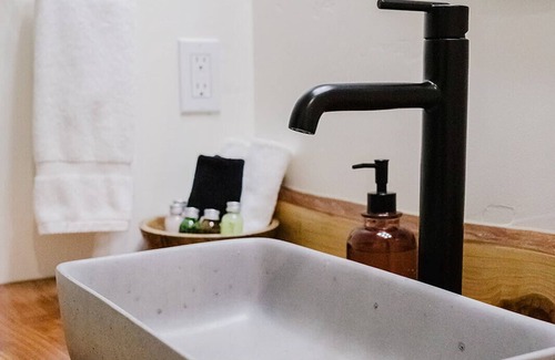 Gold Beach Hotel | Wild Iris Room at The Wildflower Inn