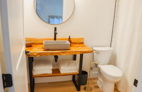 Gold Beach Hotel | Wild Iris Room at The Wildflower Inn