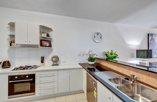 South Brisbane Apartment | WILD LUXE Exec Apt - FREE Parking & 100MPS+Wifi