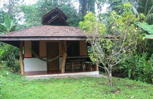 Cahuita House | Wild nature - 300 m from the beach 5 person house.