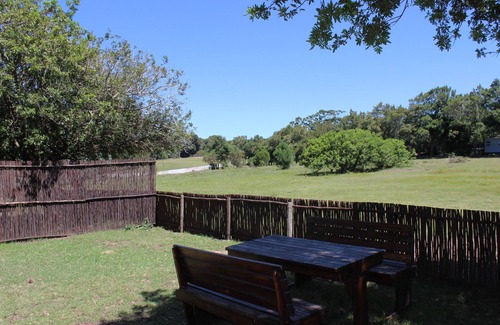 Port Elizabeth Cottage | Wild Paradise Cottage 1 Get away from busy life at this unforgettable escape.