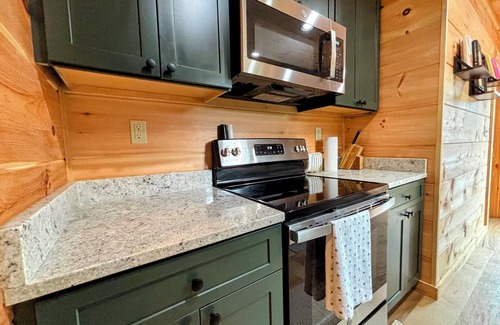 Lake Lure House | Wild Rose Cottage with Full Access to Rumbling Bald Amenities in Lake Lure!