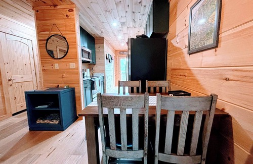 Lake Lure House | Wild Rose Cottage with Full Access to Rumbling Bald Amenities in Lake Lure!