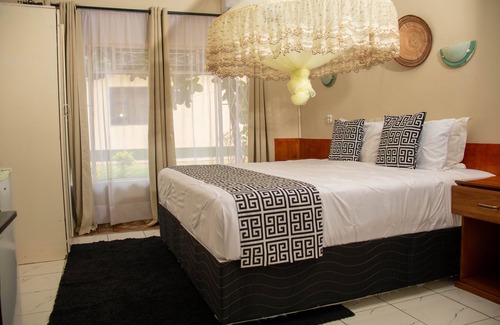 Victoria Falls Cabin | Wild Trekkers Lodge