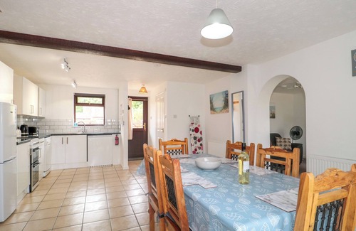 Brean Cottage | WILDBERRY COTTAGE, family friendly, with a garden in Brean