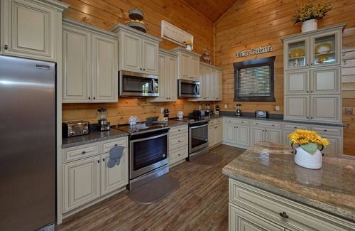 Gatlinburg - Pigeon Forge Cabin | Wildbriar Lodge - Brand New in December 2019!