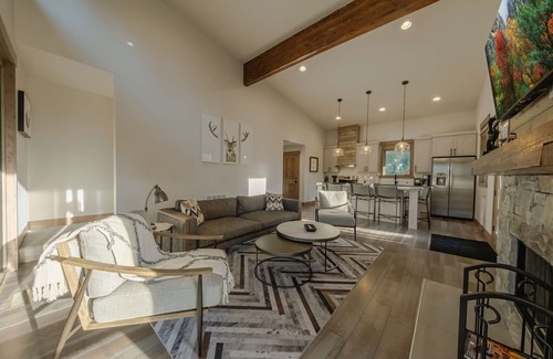 Eureka House | Wilderness Club Cabin – Sleeps 7