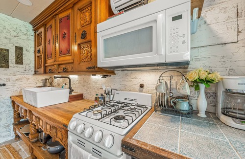 Mentone Cottage | Wilderness Country Inn: Italy