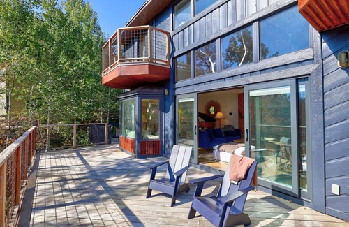 Sundance Cabin | Wildflower at Sundance Deluxe design Hot tub Mountain views Huge decks Open space & ping pong