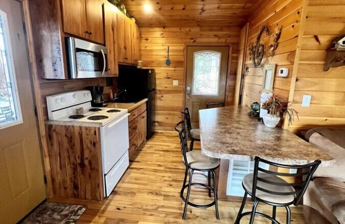 Bryant Cabin | Wildflower Cabin- NO SUNDAY CHECK INS- Grant Summit Cabins
