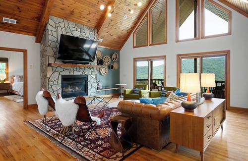 Maggie Valley Cabin | Wildflower Cabin in Maggie Valley