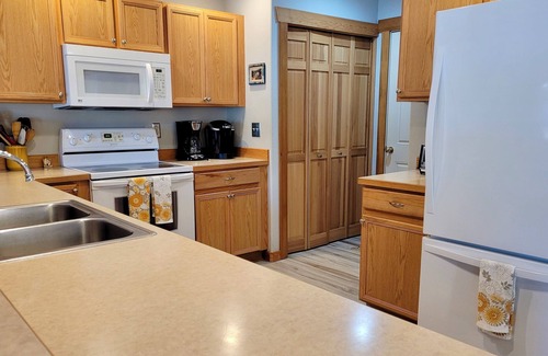 Winthrop Condo | Wildflower Condo is Close to Town and Ski Trailhead!