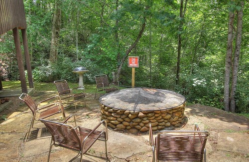 Pittman Center Cabin | Wildflower Haven: Beautiful Secluded Cabin in Gatlinburg, Just Minutes from Downtown Gatlinburg.