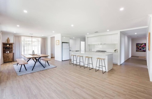 Yallingup Siding House | Wildgreen Villa Lakeside Hideaway in Winery Estate