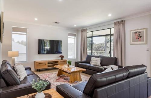 Yallingup Siding House | Wildgreen Villa - Lakeside Hideaway in Winery Estate