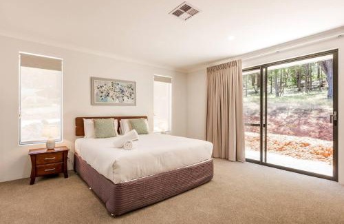 Yallingup Siding House | Wildgreen Villa - Lakeside Hideaway in Winery Estate