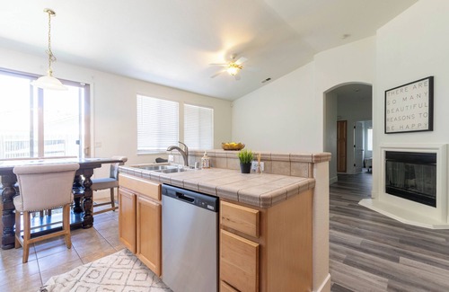 Southwestern Sacramento House | Wildlife Delta Breeze - 4BR/2BA - For 10 people