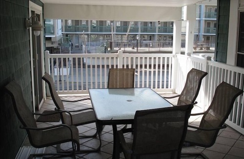 Wildwood Condo | Wildwood W/Pool - 1 Blk Frm Beach - 3BR/2 BA