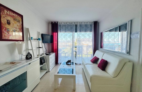 Almadraba-Canyelles Apartment | WILL DELIGHT AND ENJOY THE VIEWS FROM THE TERRACE. QUIET AREA. PARKING.
