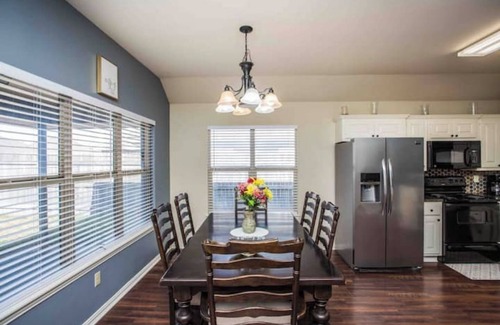 Lubbock House | Will-JR Castle, Tempurpedic King, 3BR 2BA, extra mattress.