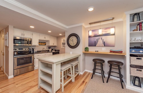 Thayerville Condo | Will O' The Wisp 103A: Lakefront Efficiency Style Condo, Beautifully Decorated w