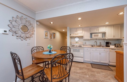 Thayerville Condo | Will O' The Wisp 105A: Lakefront Efficiency Condo with Patio, Recently Updated!