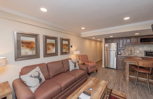 Thayerville Condo | Will O' The Wisp 203A: Lakefront Efficiency Condo, Access to Indoor Pool!