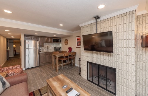 Thayerville Condo | Will O' The Wisp 203A: Lakefront Efficiency Condo, Access to Indoor Pool!