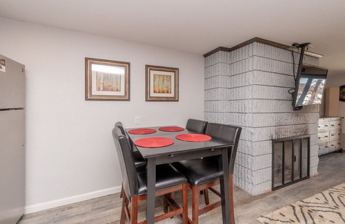Thayerville Condo | Will O' The Wisp 205A: Lakefront Efficiency Condo, Expansive Lake Views, Firepla