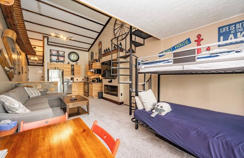 Thayerville Condo | Will O' The Wisp 714H: Lakefront Studio Loft Condo, Free WIFI!