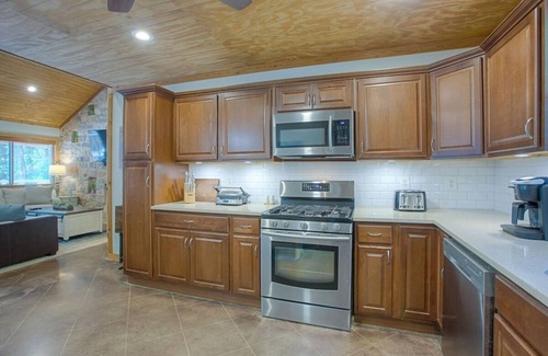 Gordonville House | Willard Refuge | Hottub