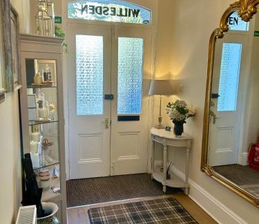 Llandudno Apartment | Willesden, Apartment 2, A beautifully furnished and spacious apartment located in the heart of Llandudno