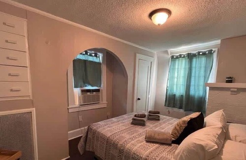 Vollintine-Evergreen Apartment | Willett 2 Adorable Two Bedroom