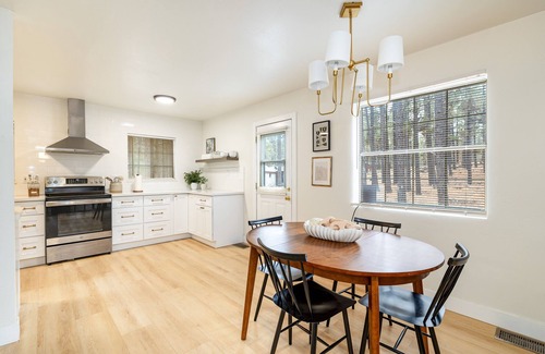 Williams House | Williams Pines TrainStation Home
