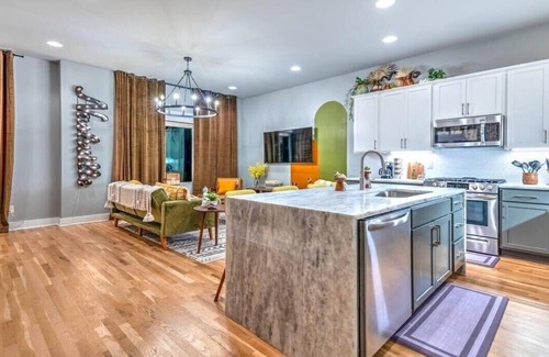 Haynes Area House | Willie’s World! 13 Beds*GameRoom*Huge Rooftop!