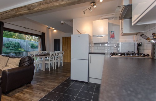 Wootton Bridge Cottage | Willow Barn - Fernhill Farm