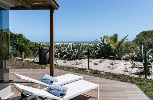Noordhoek Villa | Willow Beach House right on the sand dunes of Noordhoek's Long Beach