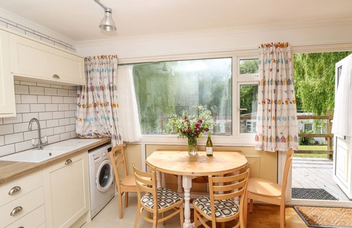 Cowes Cottage | WILLOW CABIN, family friendly, with a garden in Cowes