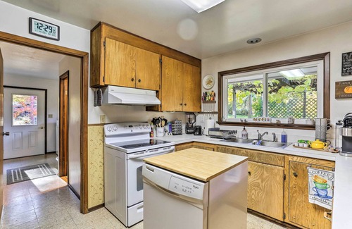 Willow Creek House | Willow Creek Hideaway w/Deck, 1 Mi to River!