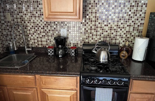 Willow Glen Cottage | Willow Glen Getaway - Charming cottage with WiFi and Hot-tub
