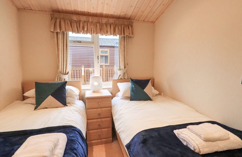 Troutbeck Cottage | WILLOW LODGE, family friendly, with a garden in Windermere