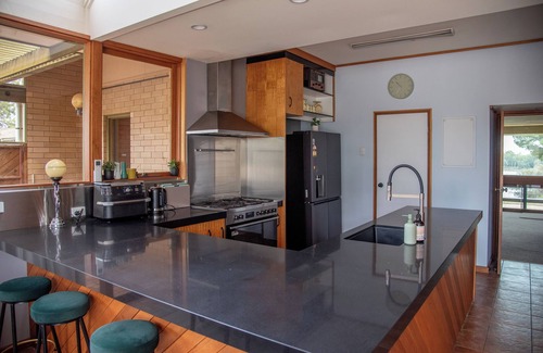 Paringa House | Willow Lodge Retreat – Murray Riverside Escape - Private Boat Ramp and Pontoon.