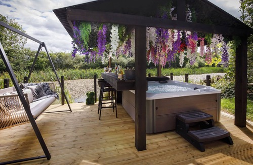 Selby Cottage | Willow Lodge - sleeps 2 guests in 1 bedroom