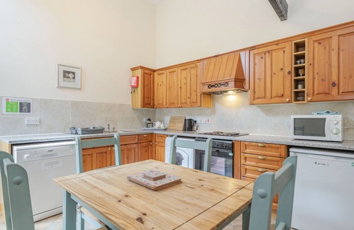 Wood Norton Cottage | WILLOW, romantic, with a garden in Wood Norton