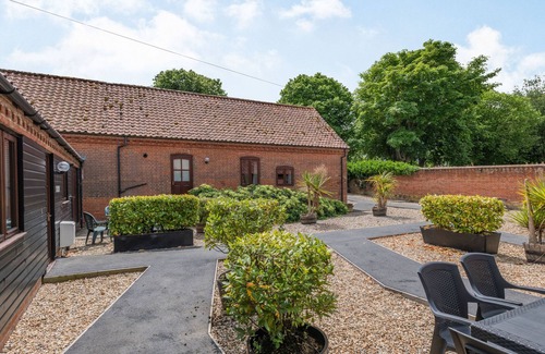 Wood Norton Cottage | WILLOW, romantic, with a garden in Wood Norton